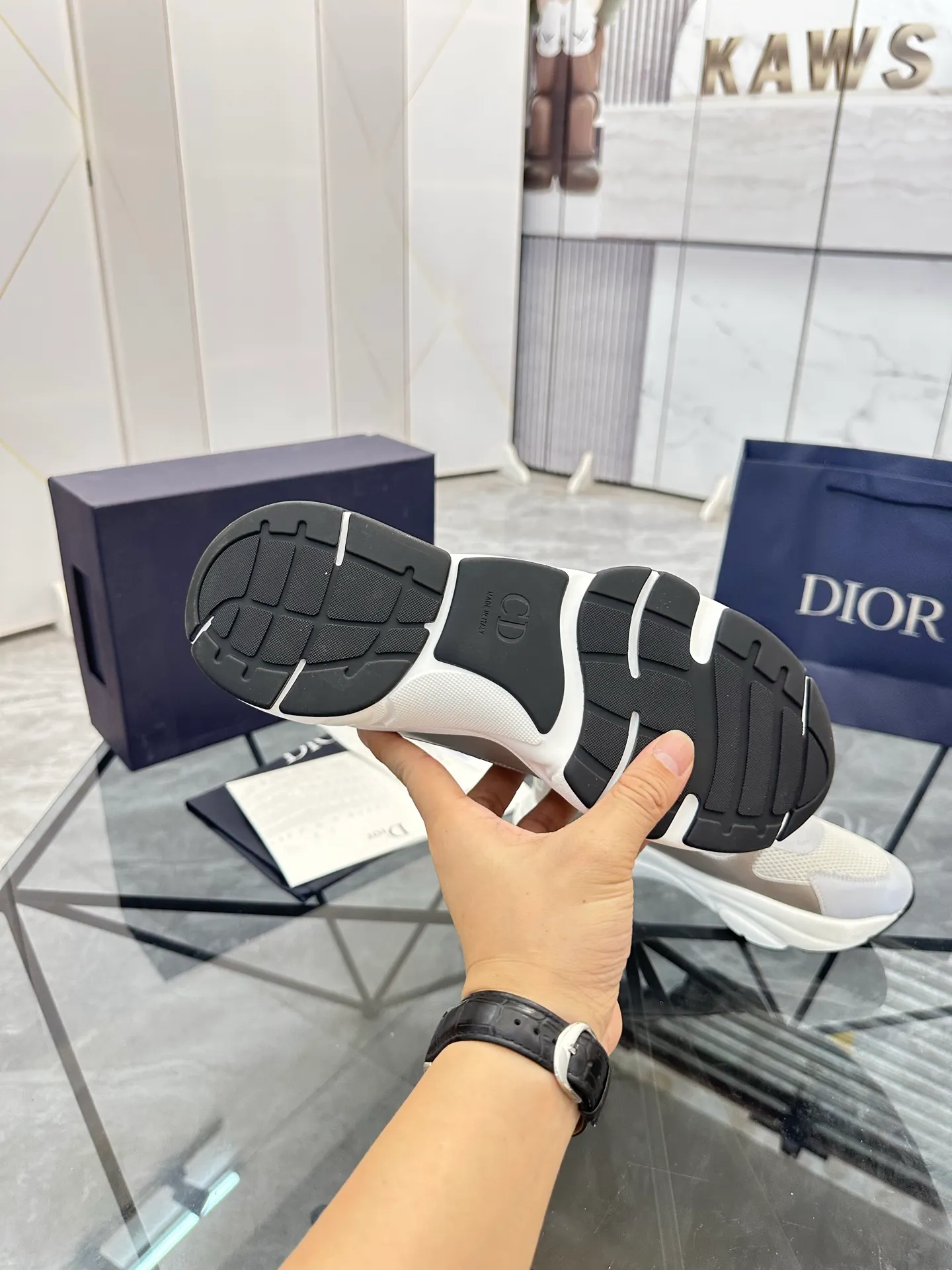 Men's shoes: 💰P460¥ Ready in Guangzhou, fully packaged Product trademark: Dior* "Dior*" low-top casual shoes Regular size: 38-46 (can be customized to 47) B22 Product materials: imported cowhide leather upper spliced ​​with original fabric, breathable lining, original outsole. Number: 920